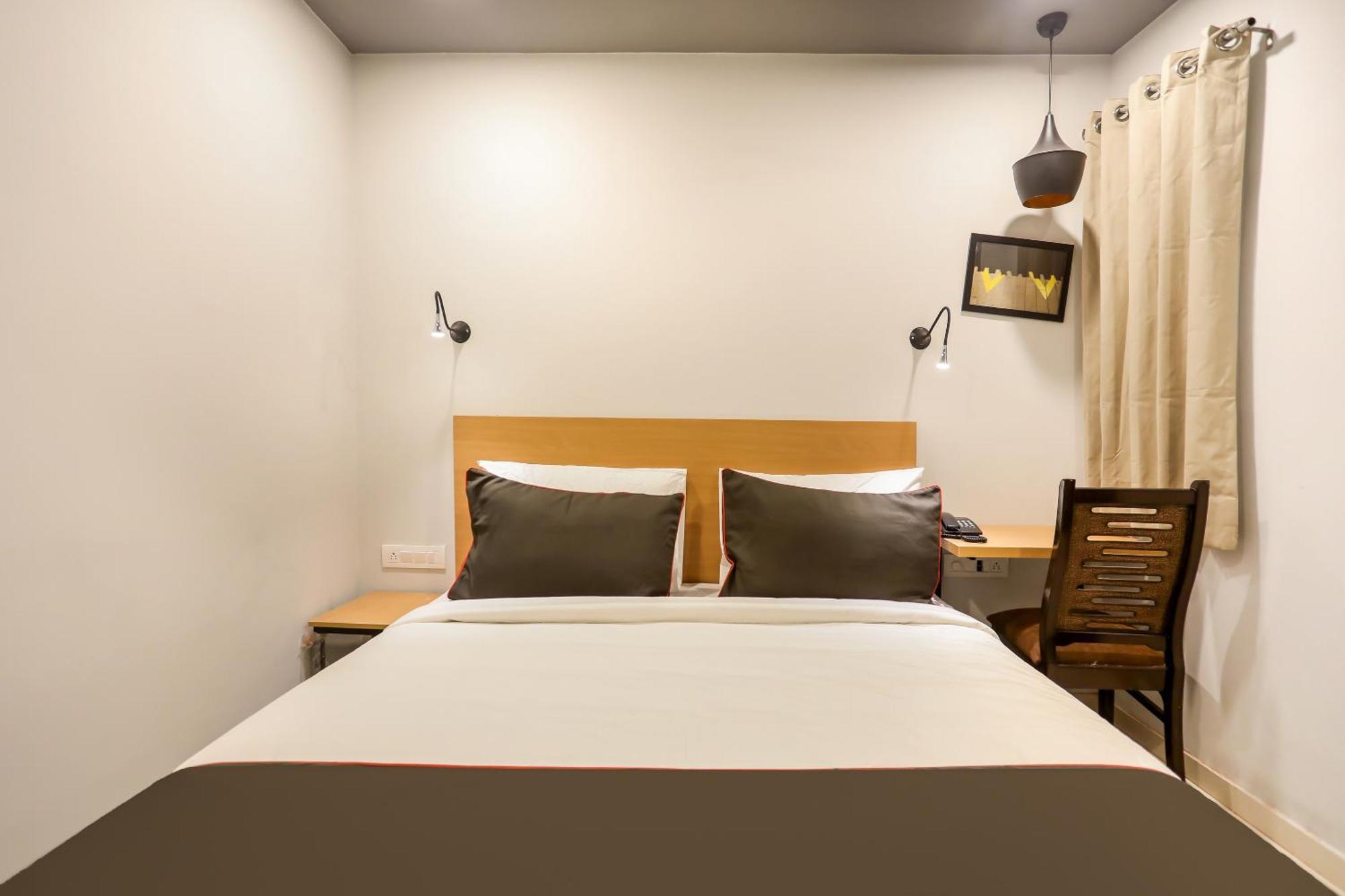 Super Collection O Le Noida Hotel Near Sector 76 Metro Station Екстер'єр фото