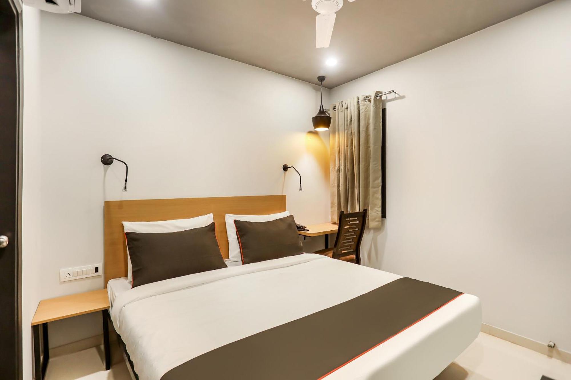 Super Collection O Le Noida Hotel Near Sector 76 Metro Station Екстер'єр фото